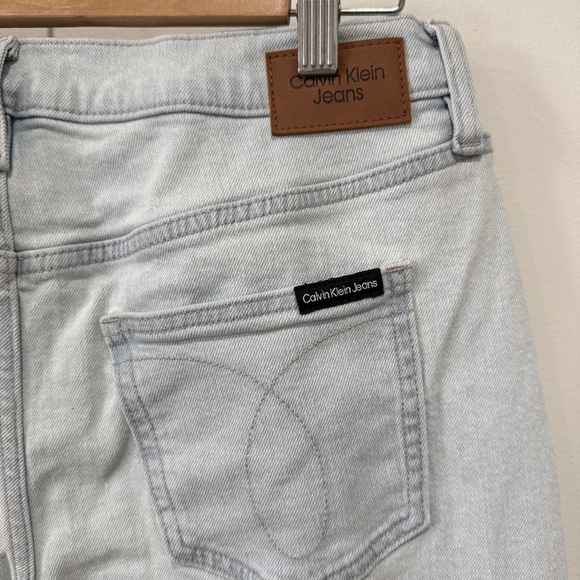 Calvin Klein Women's Light Blue High Rise Mom Denim Jeans 30 / Inseam 27in - Picture 1 of 17